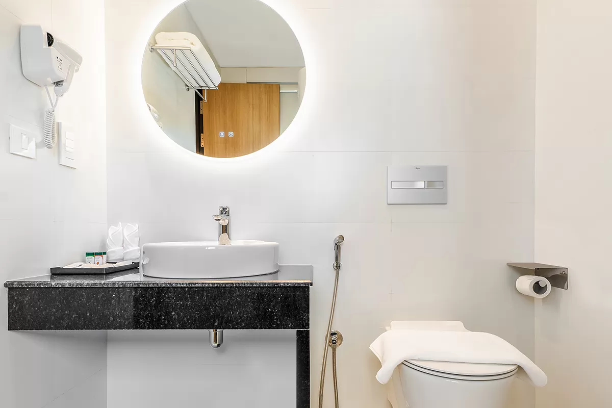 Deluxe Suite - Bathroom
